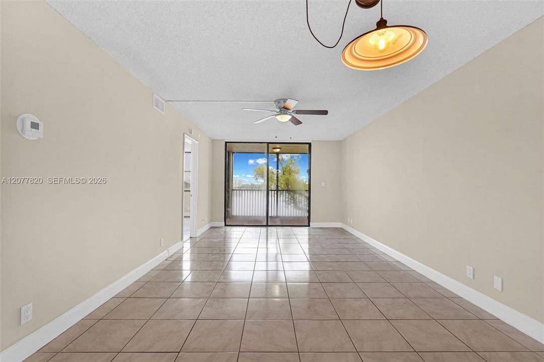 For Sale: $190,000 (2 beds, 2 baths, 920 Square Feet)