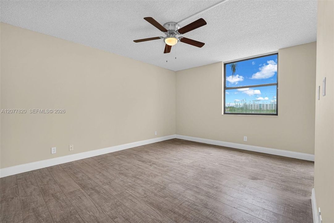 For Sale: $190,000 (2 beds, 2 baths, 920 Square Feet)