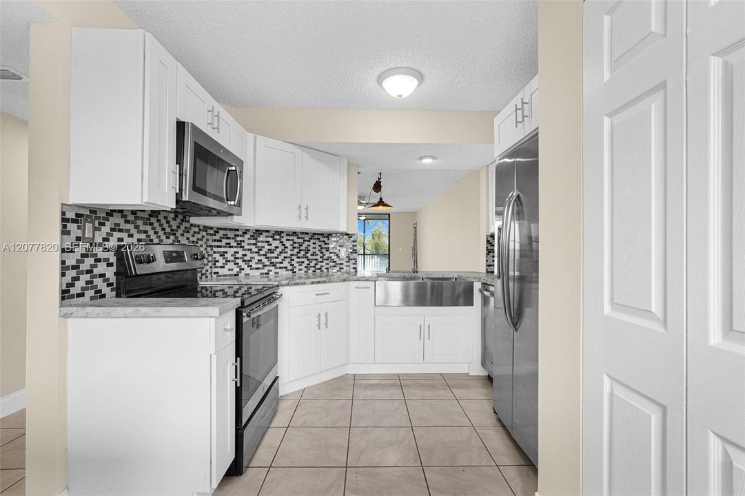 For Sale: $190,000 (2 beds, 2 baths, 920 Square Feet)