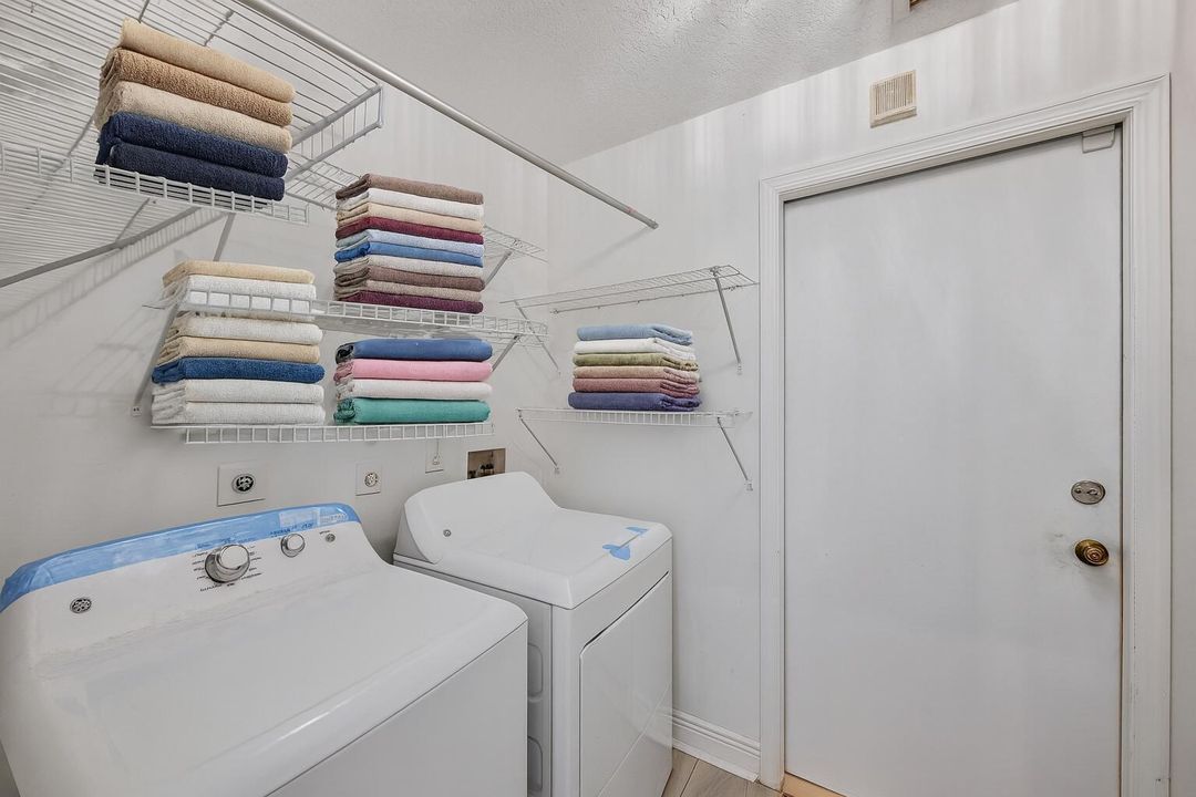 Bright and Cozy Kids' Room