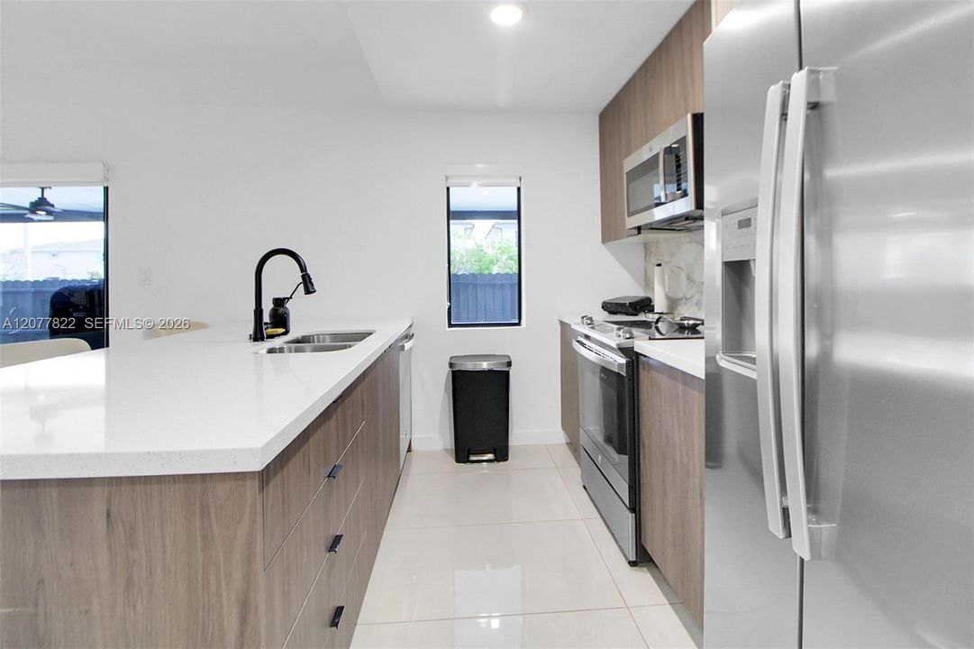 For Sale: $595,000 (5 beds, 4 baths, 1902 Square Feet)