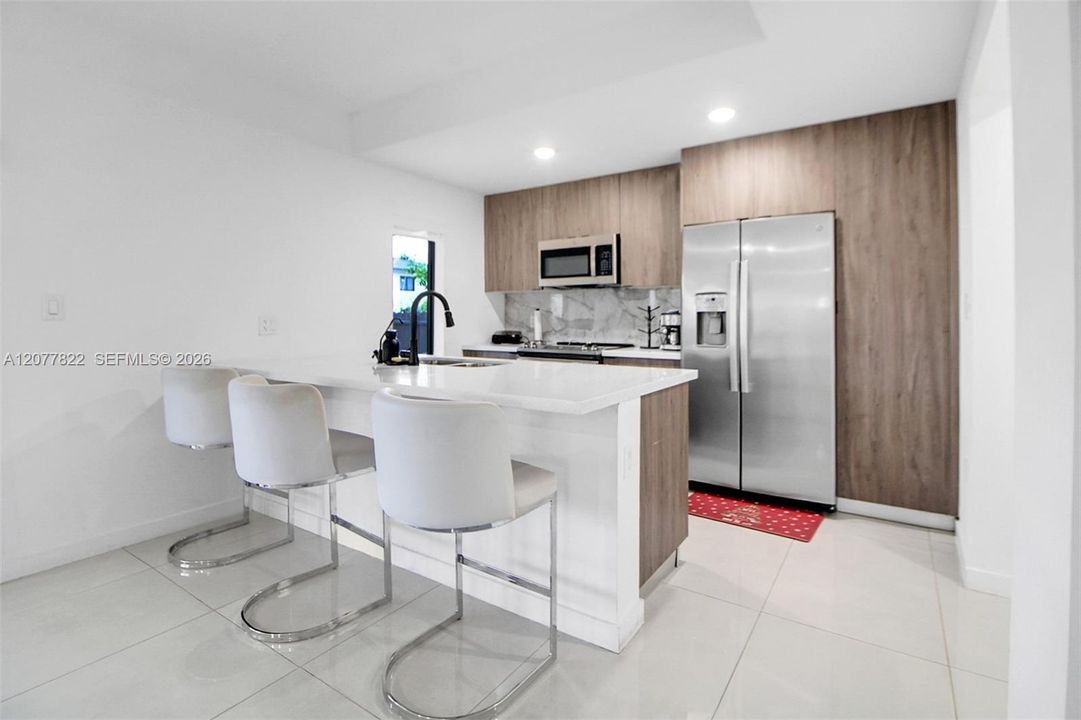 For Sale: $595,000 (5 beds, 4 baths, 1902 Square Feet)