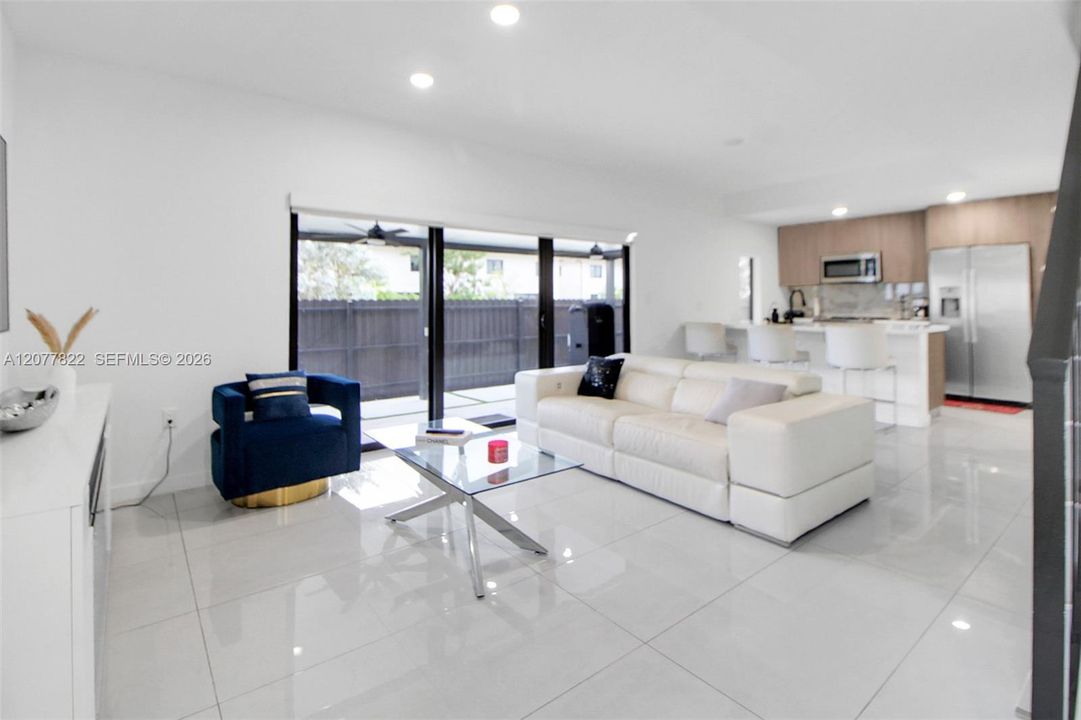 For Sale: $595,000 (5 beds, 4 baths, 1902 Square Feet)