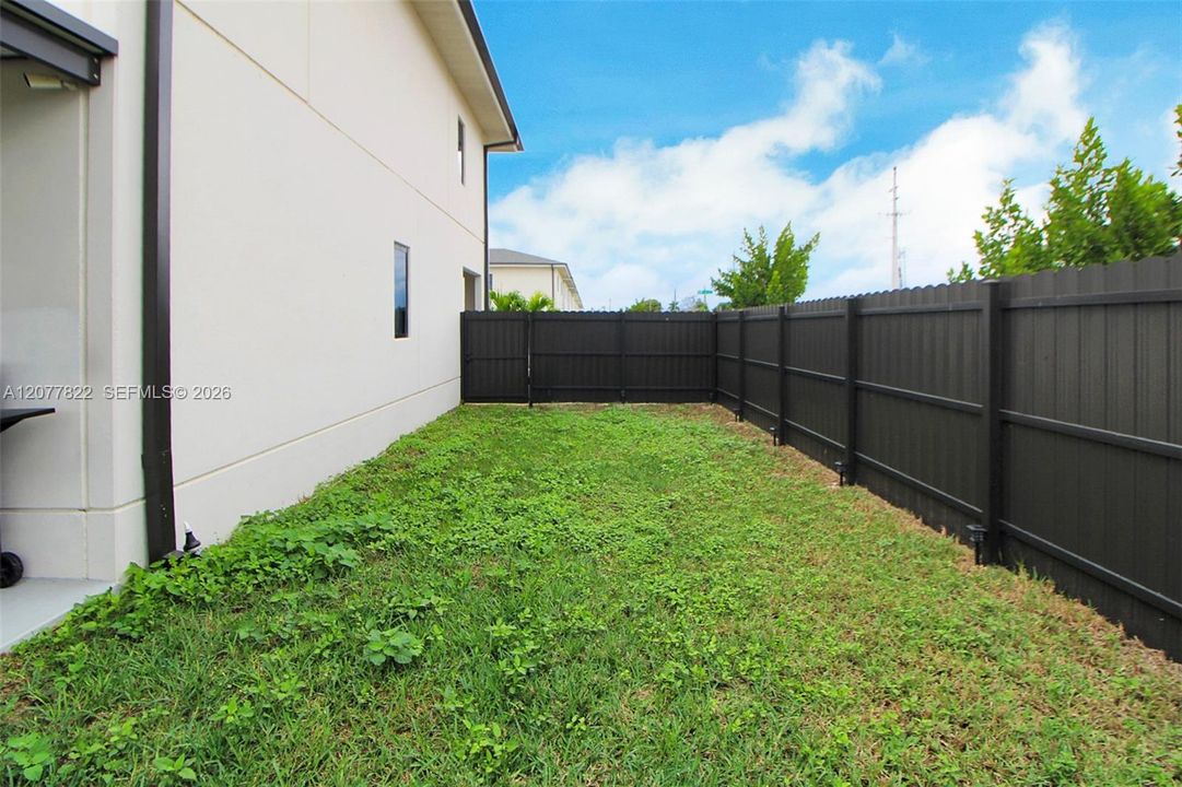For Sale: $595,000 (5 beds, 4 baths, 1902 Square Feet)