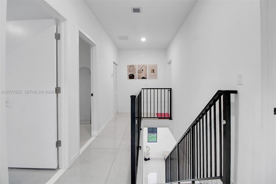 For Sale: $595,000 (5 beds, 4 baths, 1902 Square Feet)