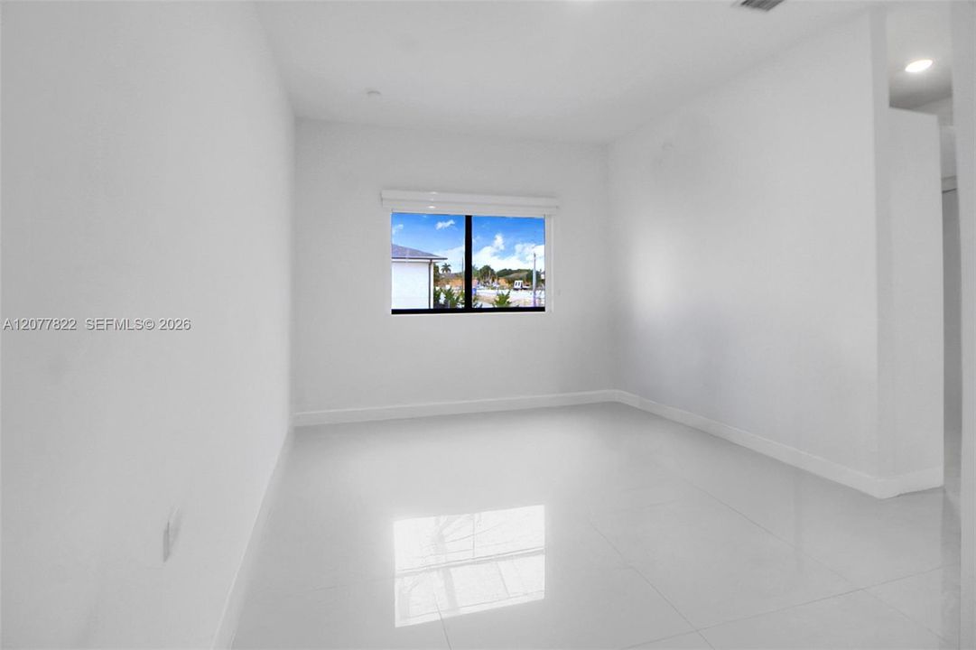 For Sale: $595,000 (5 beds, 4 baths, 1902 Square Feet)