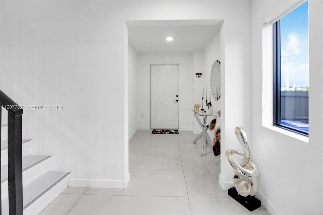 For Sale: $595,000 (5 beds, 4 baths, 1902 Square Feet)