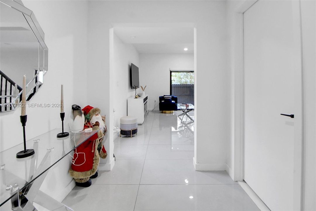 For Sale: $595,000 (5 beds, 4 baths, 1902 Square Feet)
