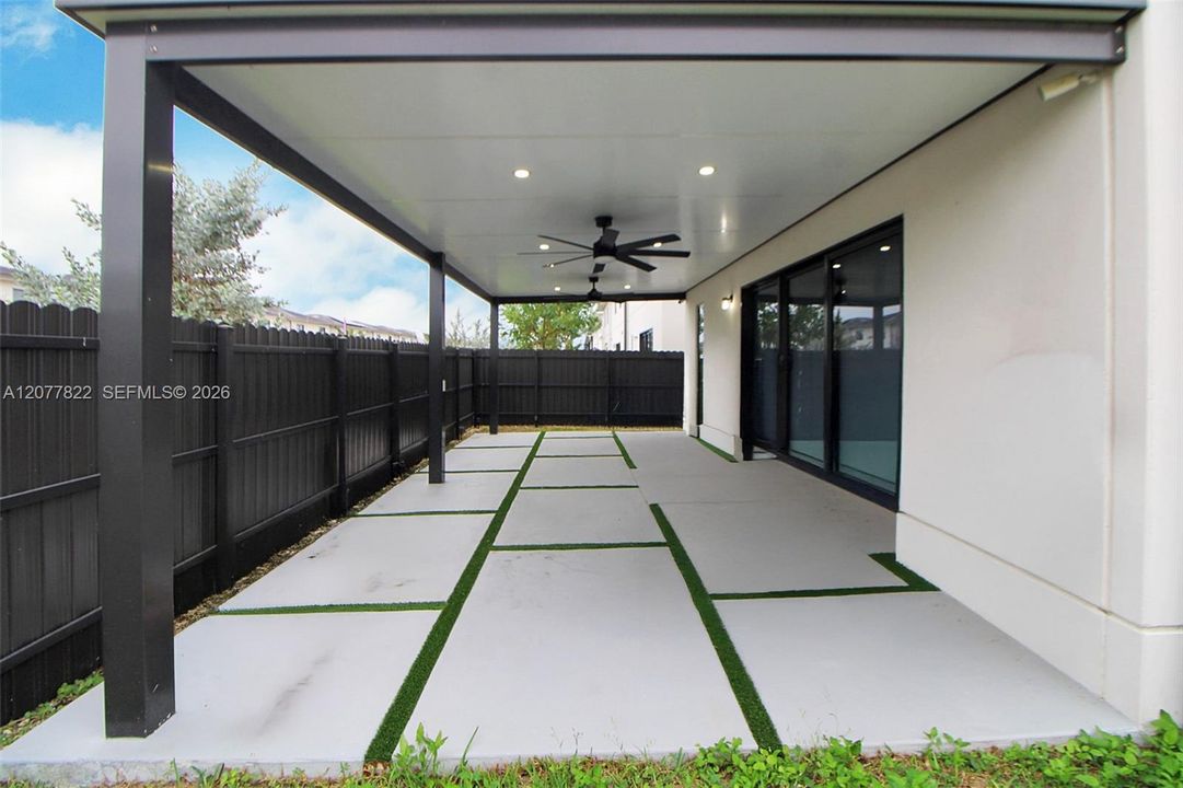 For Sale: $595,000 (5 beds, 4 baths, 1902 Square Feet)