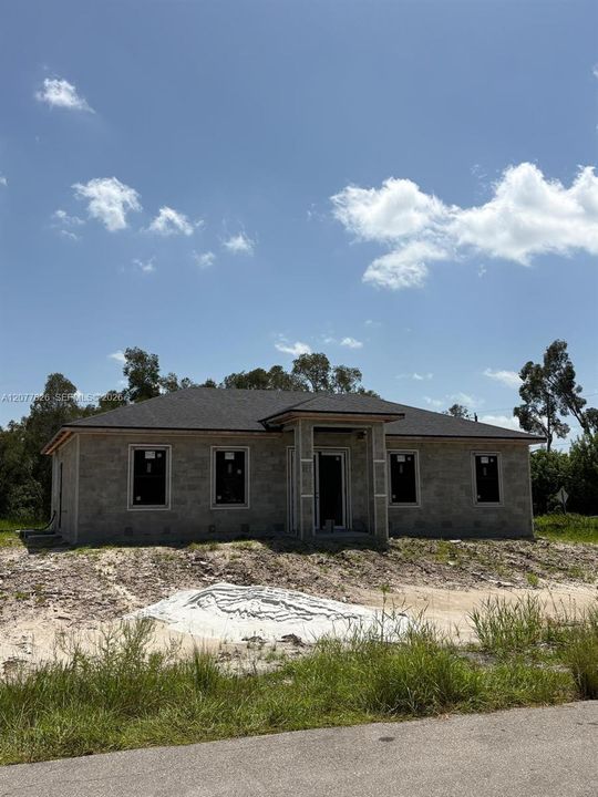 En Venta: $329,000 (4 camas, 3 baños, 1480 Pies cuadrados)