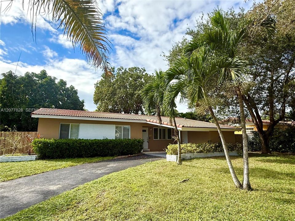 For Rent: $3,900 (3 beds, 2 baths, 1394 Square Feet)