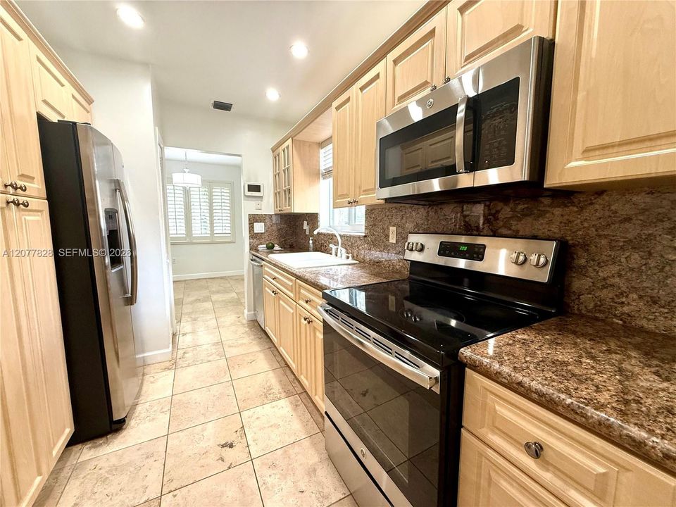 For Rent: $3,900 (3 beds, 2 baths, 1394 Square Feet)