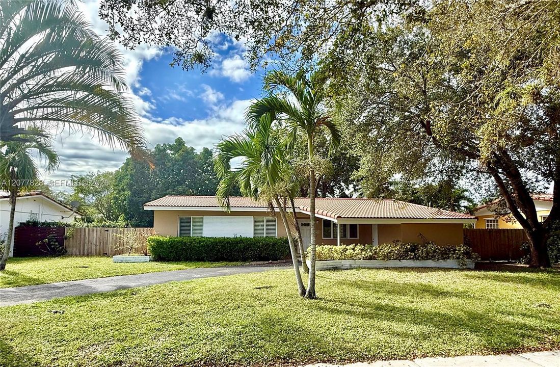 For Rent: $3,900 (3 beds, 2 baths, 1394 Square Feet)