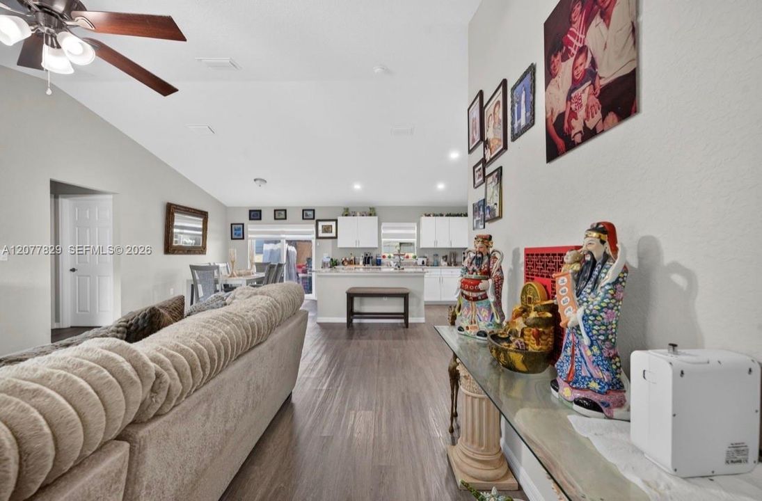 En Venta: $285,000 (3 camas, 2 baños, 0 Pies cuadrados)