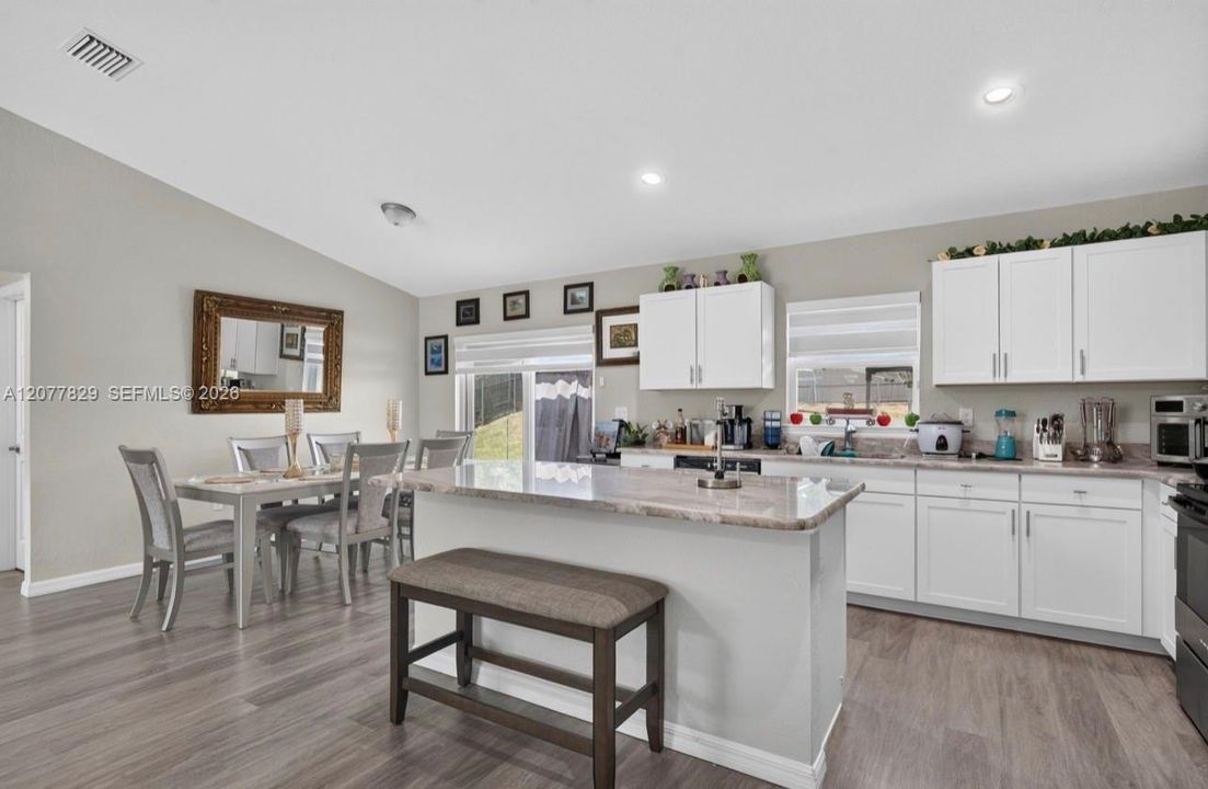 En Venta: $285,000 (3 camas, 2 baños, 0 Pies cuadrados)