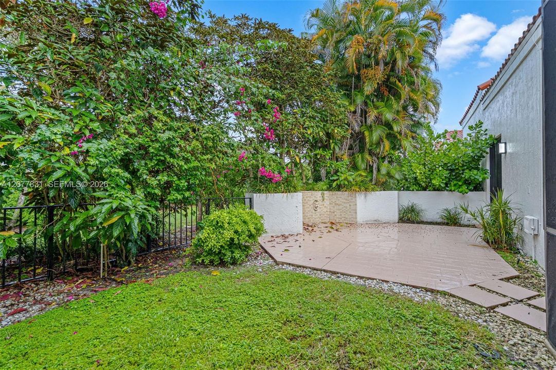 For Sale: $594,900 (2 beds, 2 baths, 1649 Square Feet)