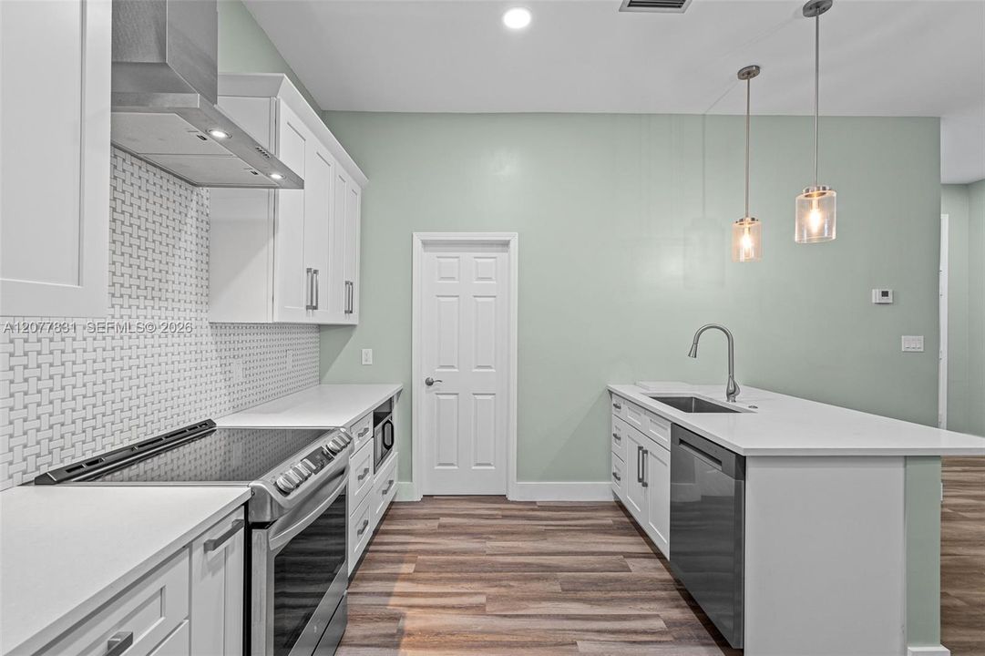 For Sale: $594,900 (2 beds, 2 baths, 1649 Square Feet)