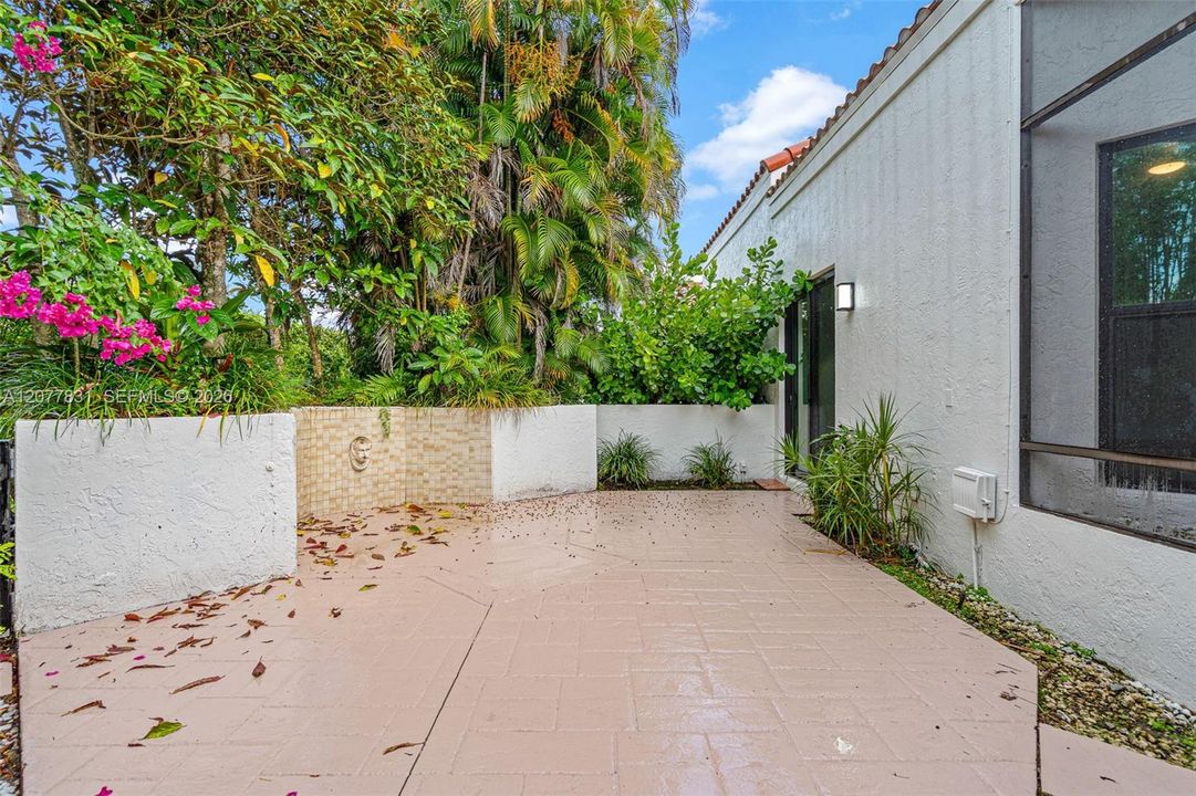 For Sale: $594,900 (2 beds, 2 baths, 1649 Square Feet)