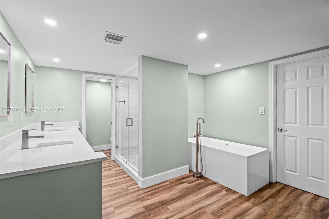 For Sale: $594,900 (2 beds, 2 baths, 1649 Square Feet)