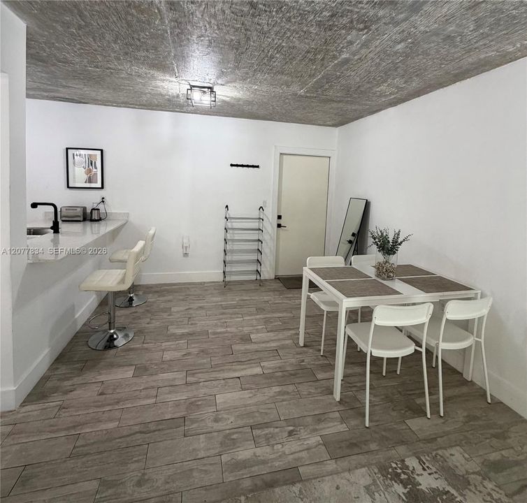 В аренду: $2,500 (2 спален, 1 ванн, 800 Квадратных фут)