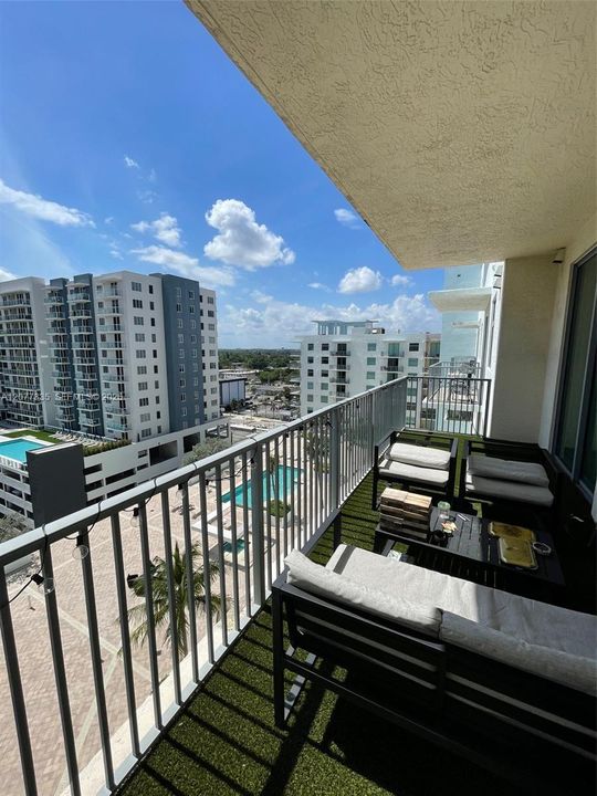 For Sale: $352,000 (2 beds, 1 baths, 1035 Square Feet)