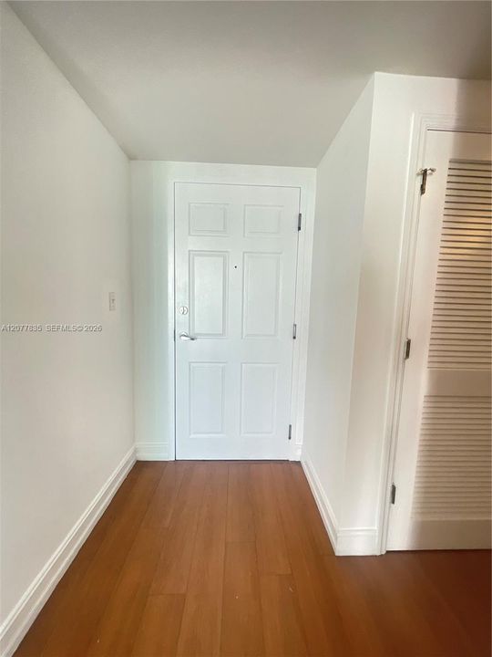 For Sale: $352,000 (2 beds, 1 baths, 1035 Square Feet)