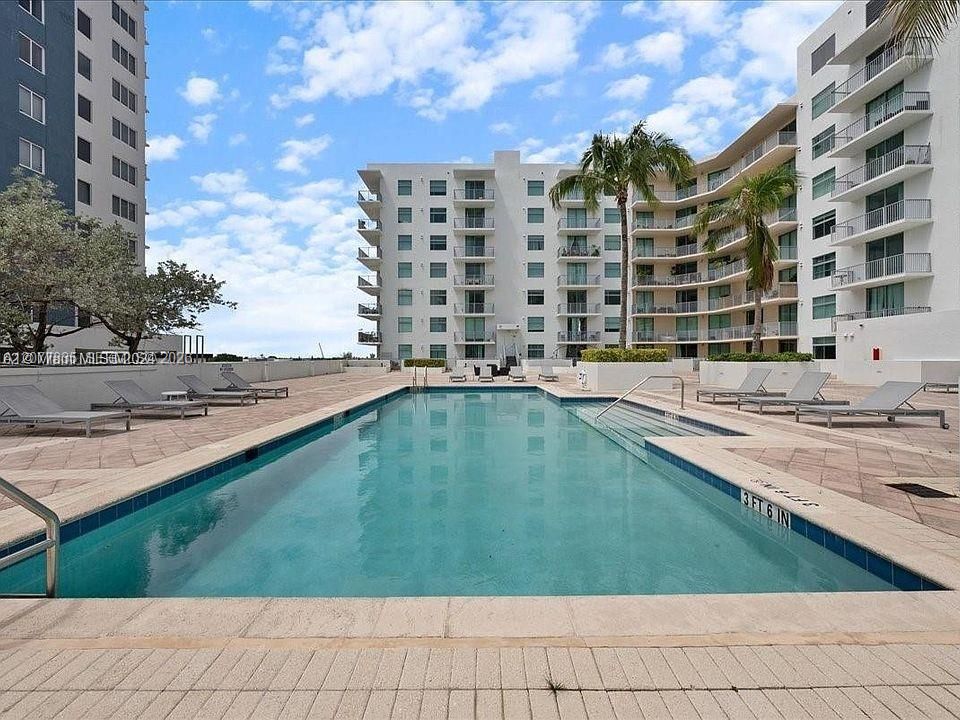 For Sale: $352,000 (2 beds, 1 baths, 1035 Square Feet)