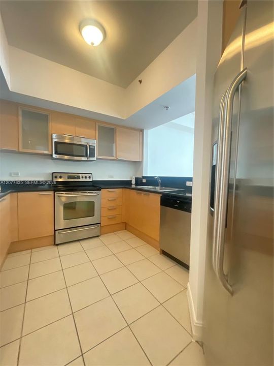 For Sale: $352,000 (2 beds, 1 baths, 1035 Square Feet)