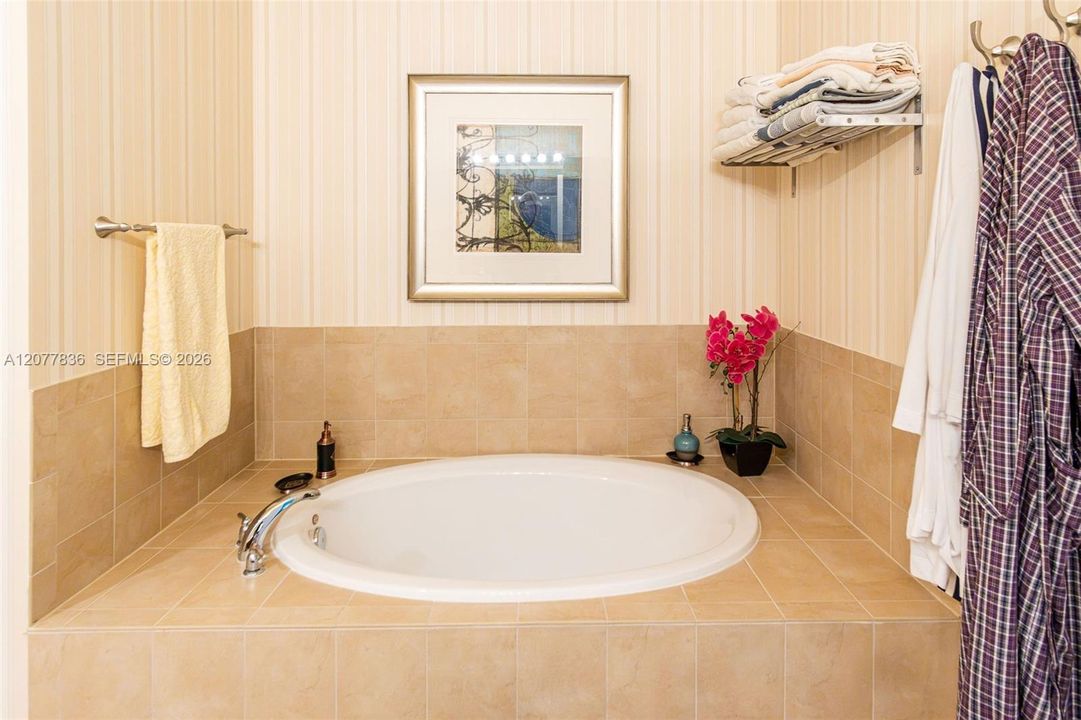 En Venta: $675,000 (5 camas, 3 baños, 3196 Pies cuadrados)