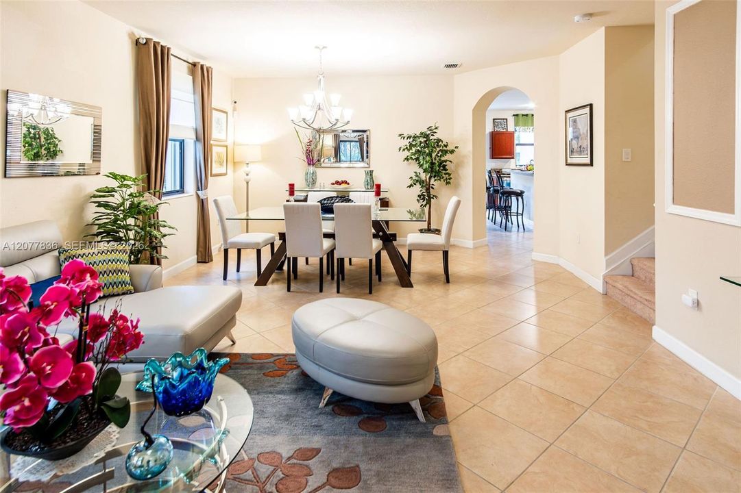 En Venta: $675,000 (5 camas, 3 baños, 3196 Pies cuadrados)