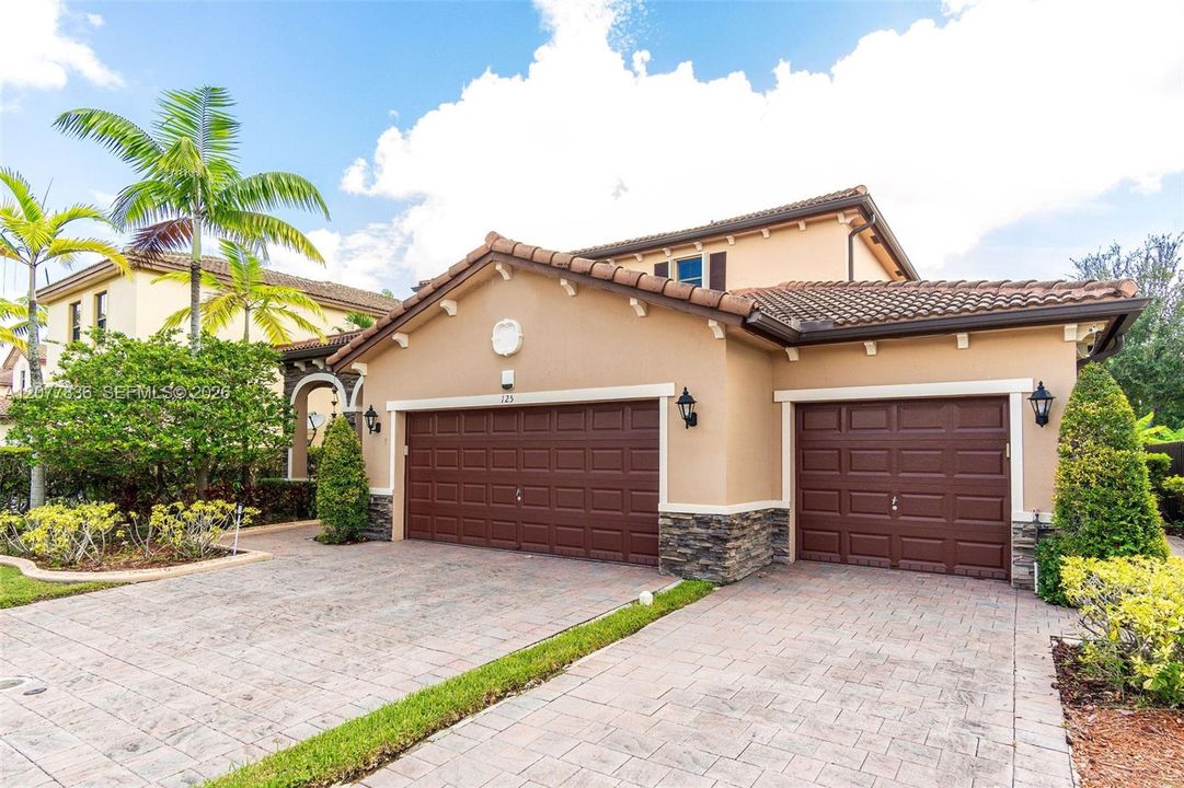 En Venta: $675,000 (5 camas, 3 baños, 3196 Pies cuadrados)