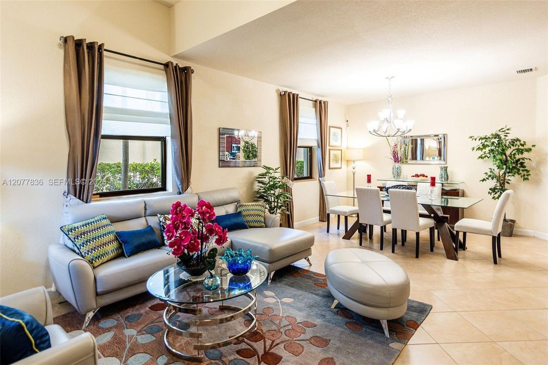 En Venta: $675,000 (5 camas, 3 baños, 3196 Pies cuadrados)