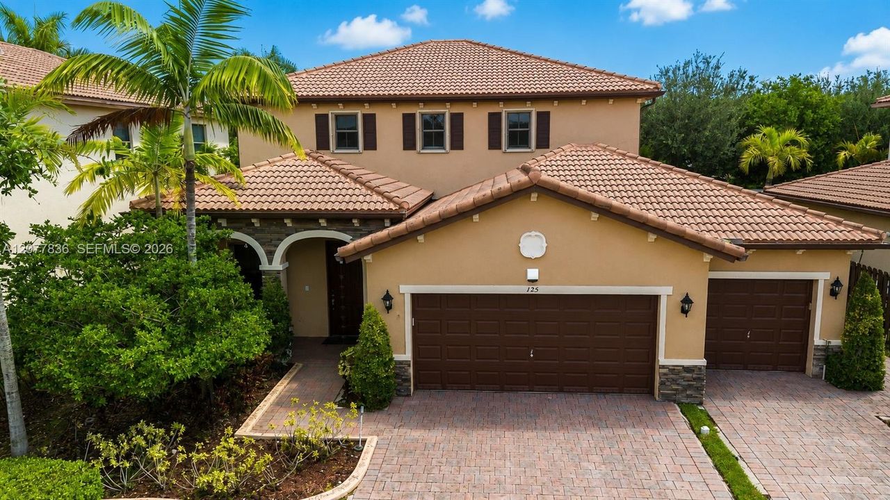 En Venta: $675,000 (5 camas, 3 baños, 3196 Pies cuadrados)
