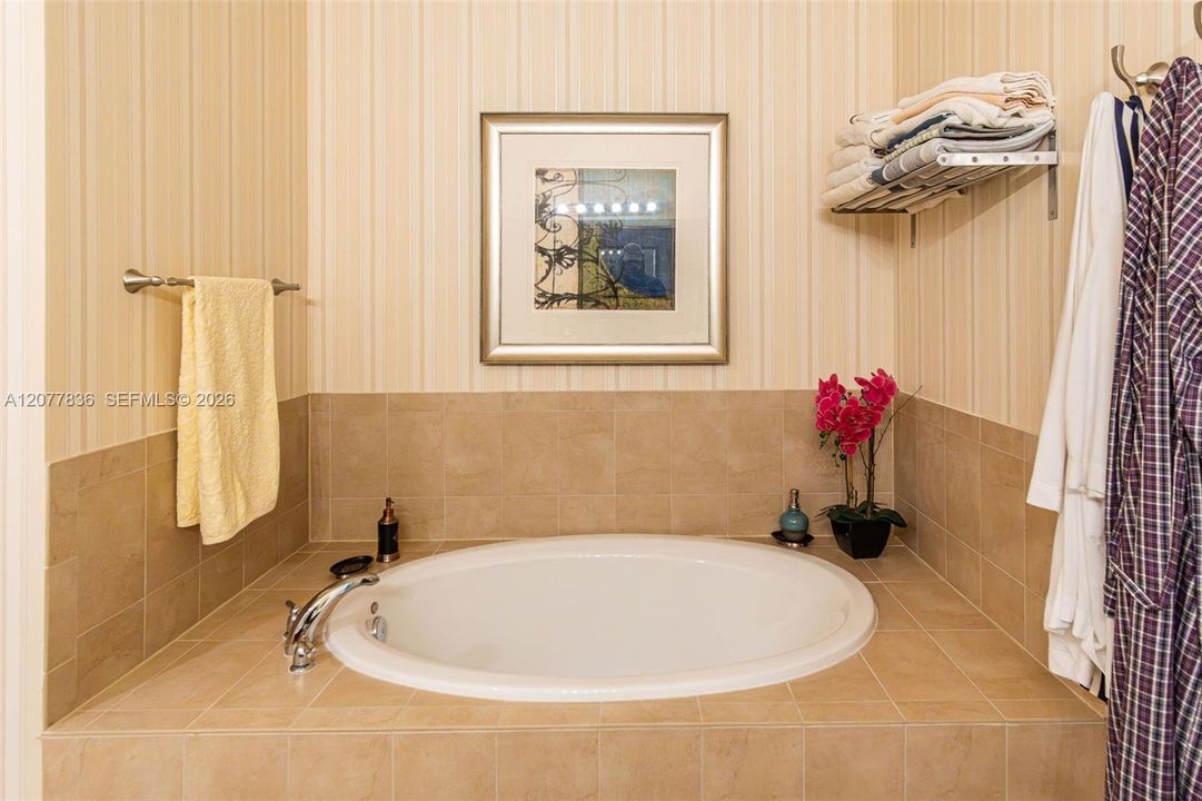 En Venta: $675,000 (5 camas, 3 baños, 3196 Pies cuadrados)