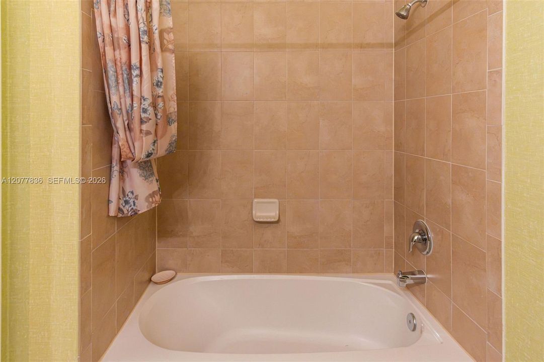 En Venta: $675,000 (5 camas, 3 baños, 3196 Pies cuadrados)