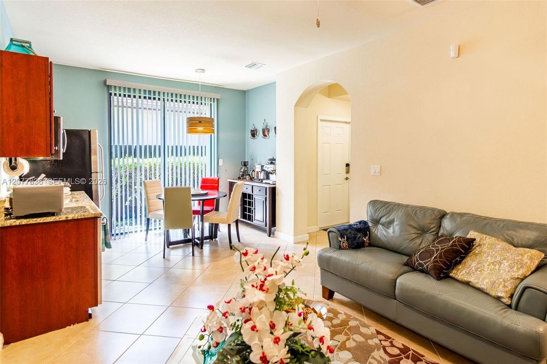 En Venta: $675,000 (5 camas, 3 baños, 3196 Pies cuadrados)