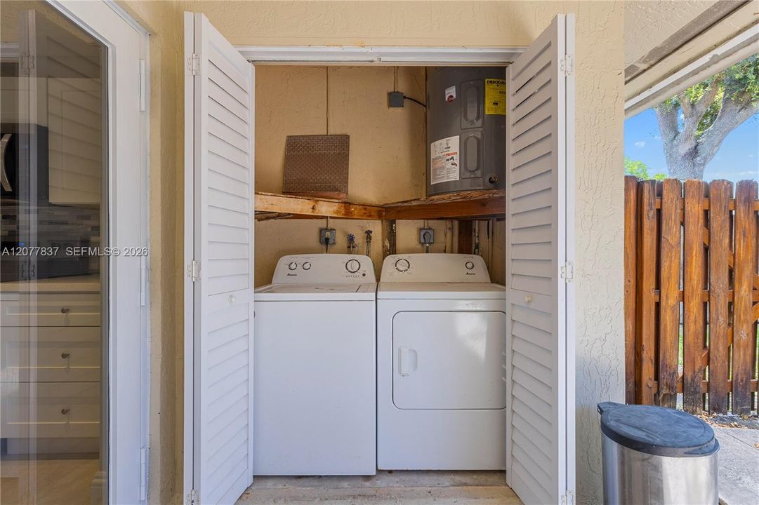 На продажу: $330,000 (3 спален, 2 ванн, 1163 Квадратных фут)