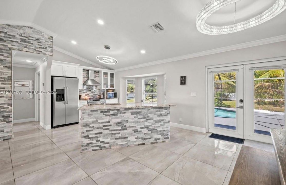 For Rent: $4,200 (3 beds, 2 baths, 1222 Square Feet)