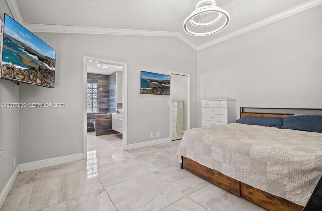 For Rent: $4,200 (3 beds, 2 baths, 1222 Square Feet)