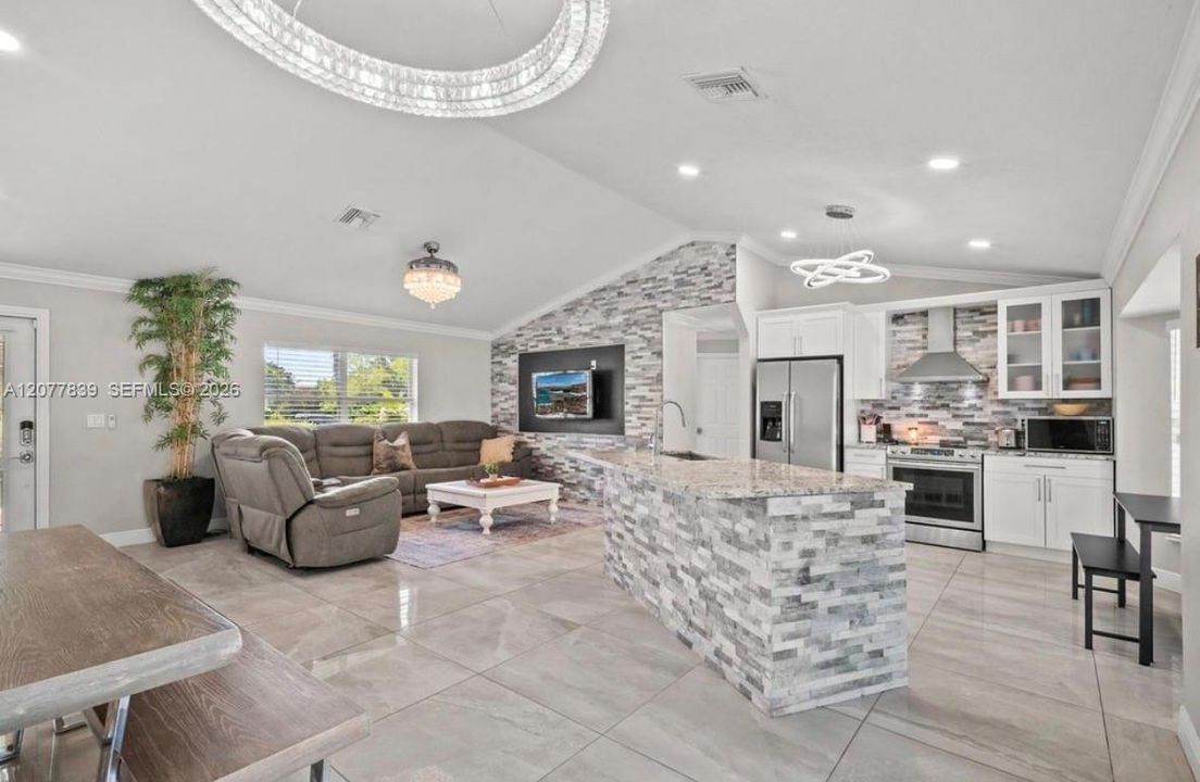 For Rent: $4,200 (3 beds, 2 baths, 1222 Square Feet)