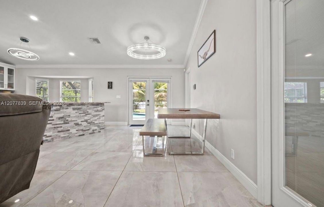 For Rent: $4,200 (3 beds, 2 baths, 1222 Square Feet)