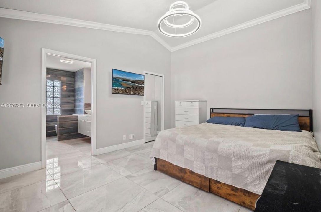 For Rent: $4,200 (3 beds, 2 baths, 1222 Square Feet)
