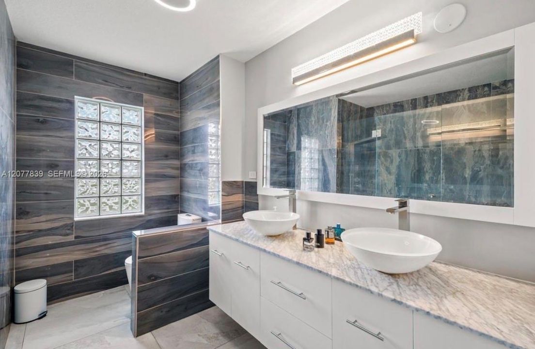 For Rent: $4,200 (3 beds, 2 baths, 1222 Square Feet)