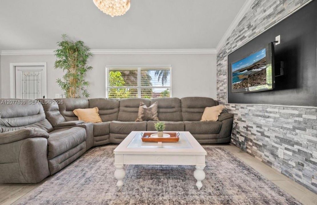 For Rent: $4,200 (3 beds, 2 baths, 1222 Square Feet)