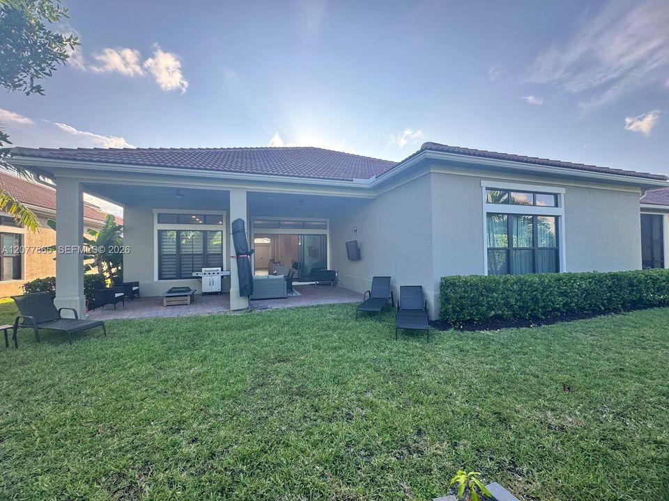 En Venta: $1,375,000 (4 camas, 3 baños, 3534 Pies cuadrados)