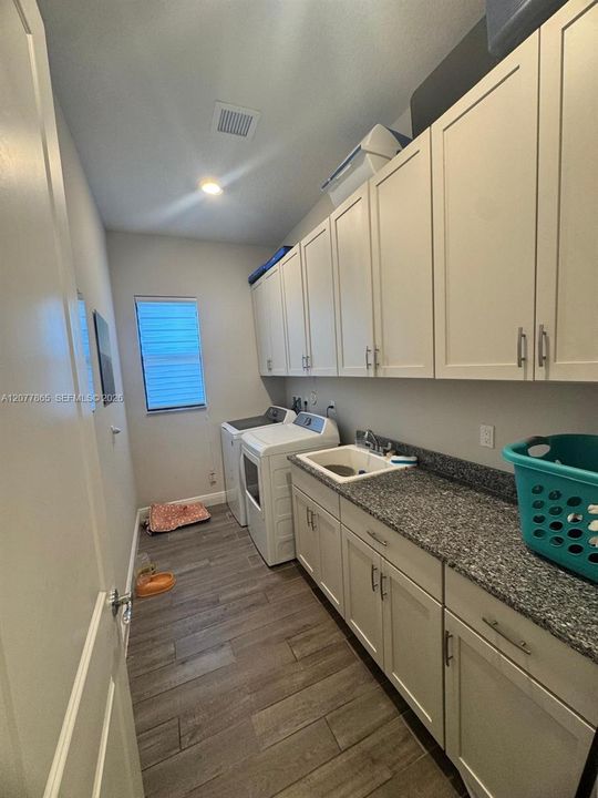 En Venta: $1,375,000 (4 camas, 3 baños, 3534 Pies cuadrados)