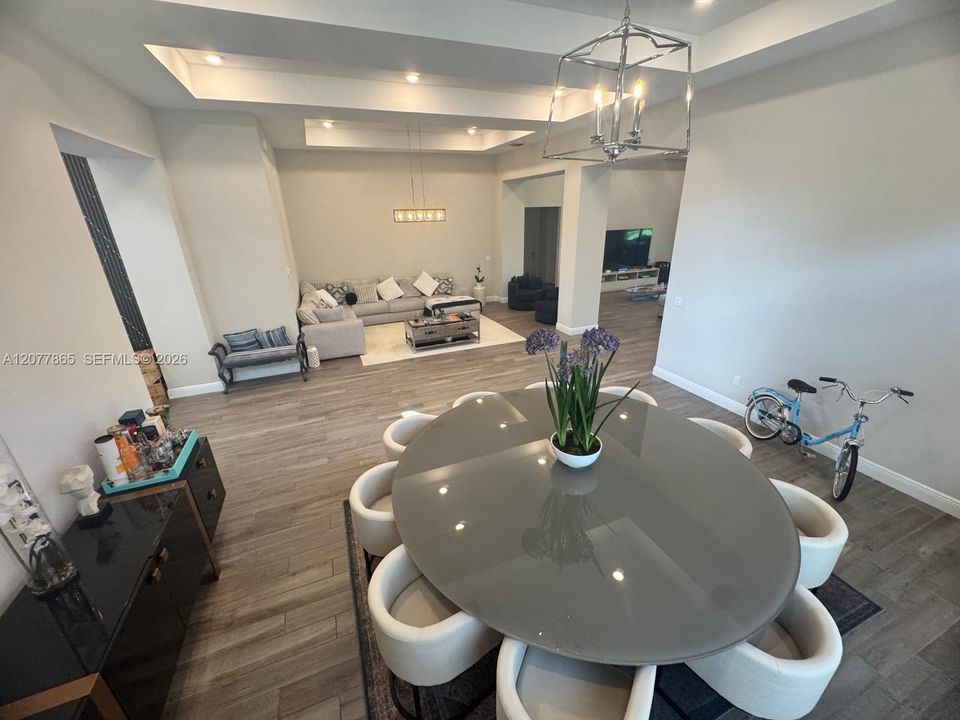 En Venta: $1,375,000 (4 camas, 3 baños, 3534 Pies cuadrados)