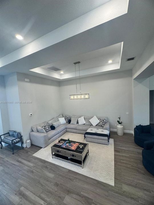 En Venta: $1,375,000 (4 camas, 3 baños, 3534 Pies cuadrados)
