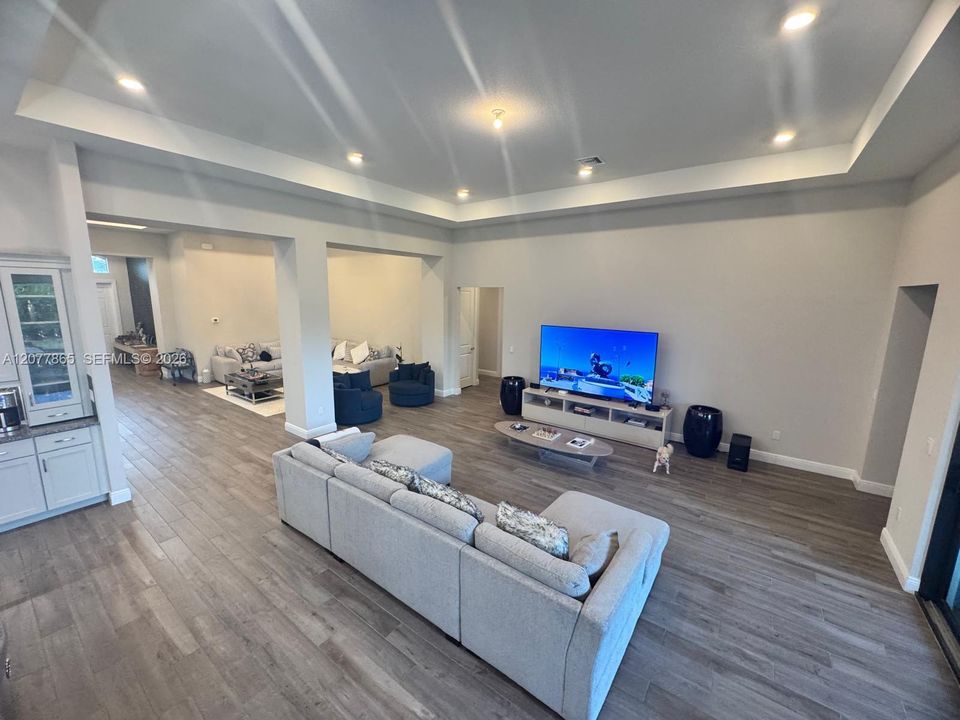 En Venta: $1,375,000 (4 camas, 3 baños, 3534 Pies cuadrados)