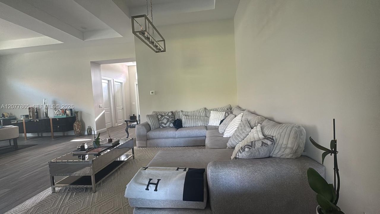 En Venta: $1,375,000 (4 camas, 3 baños, 3534 Pies cuadrados)